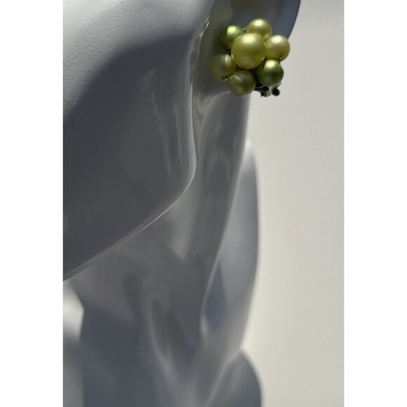 Vintage Clip On Earrings Cluster Green Leaves Round Beaded Hong Kong Soft 1" - Picture 6 of 12